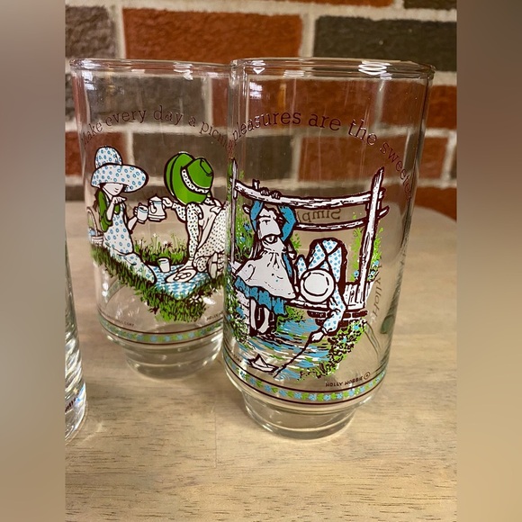 Set of 4 Vintage Holly Hobbie "Happy Talk" Drinking Glasses Coca Cola 1 American - Picture 3 of 16